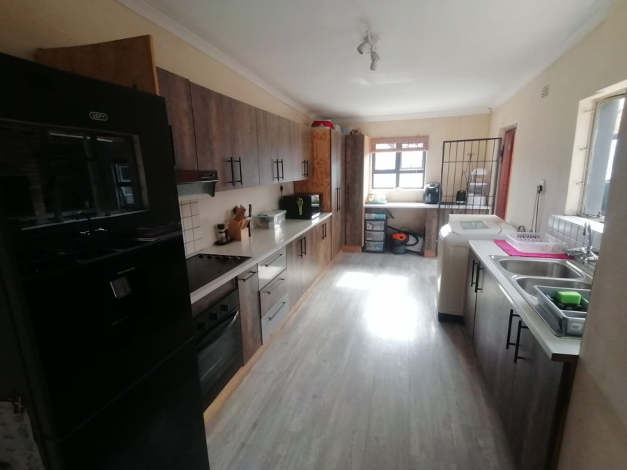 5 Bedroom Property for Sale in Lotus River Western Cape